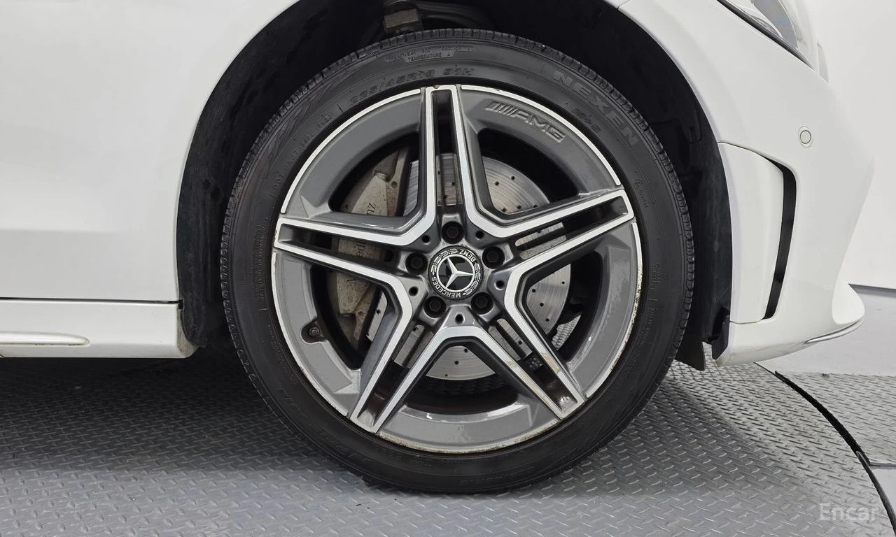 Mercedes-Benz C 300 AMG* PACK* HYBRID* 4MATIC* ДИГИТАЛНО* ТАБЛО* LANE*, снимка 5 - Автомобили и джипове - 54423867