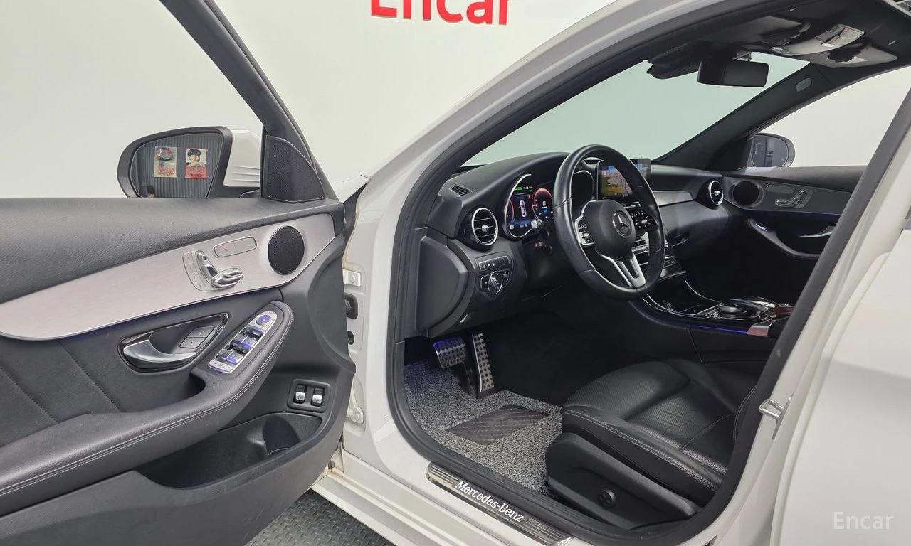 Mercedes-Benz C 300 AMG* PACK* HYBRID* 4MATIC* ДИГИТАЛНО* ТАБЛО* LANE*, снимка 6 - Автомобили и джипове - 54423867