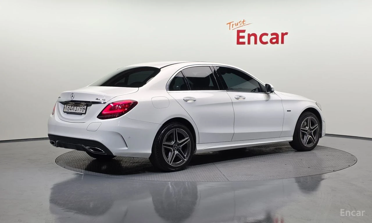 Mercedes-Benz C 300 AMG* PACK* HYBRID* 4MATIC* ДИГИТАЛНО* ТАБЛО* LANE*, снимка 2 - Автомобили и джипове - 54423867