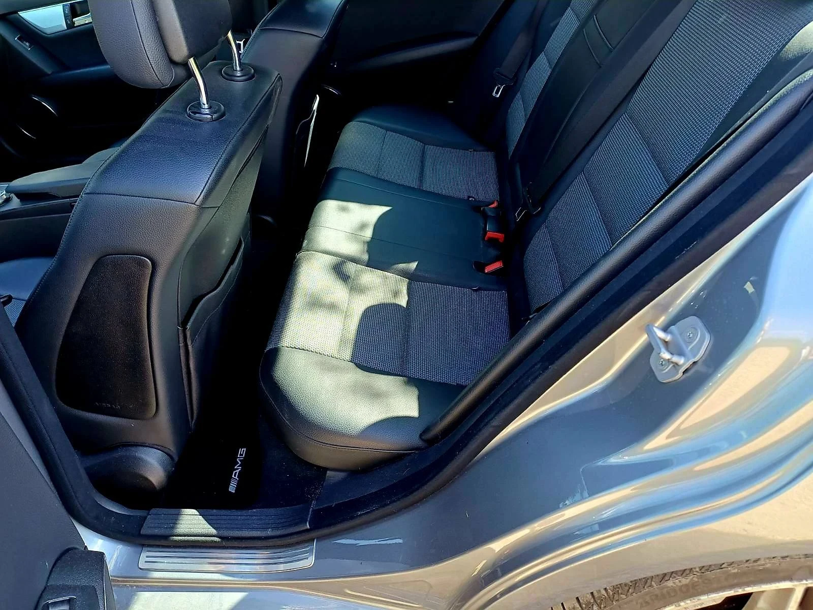 Mercedes-Benz C 220, снимка 8 - Автомобили и джипове - 54459657