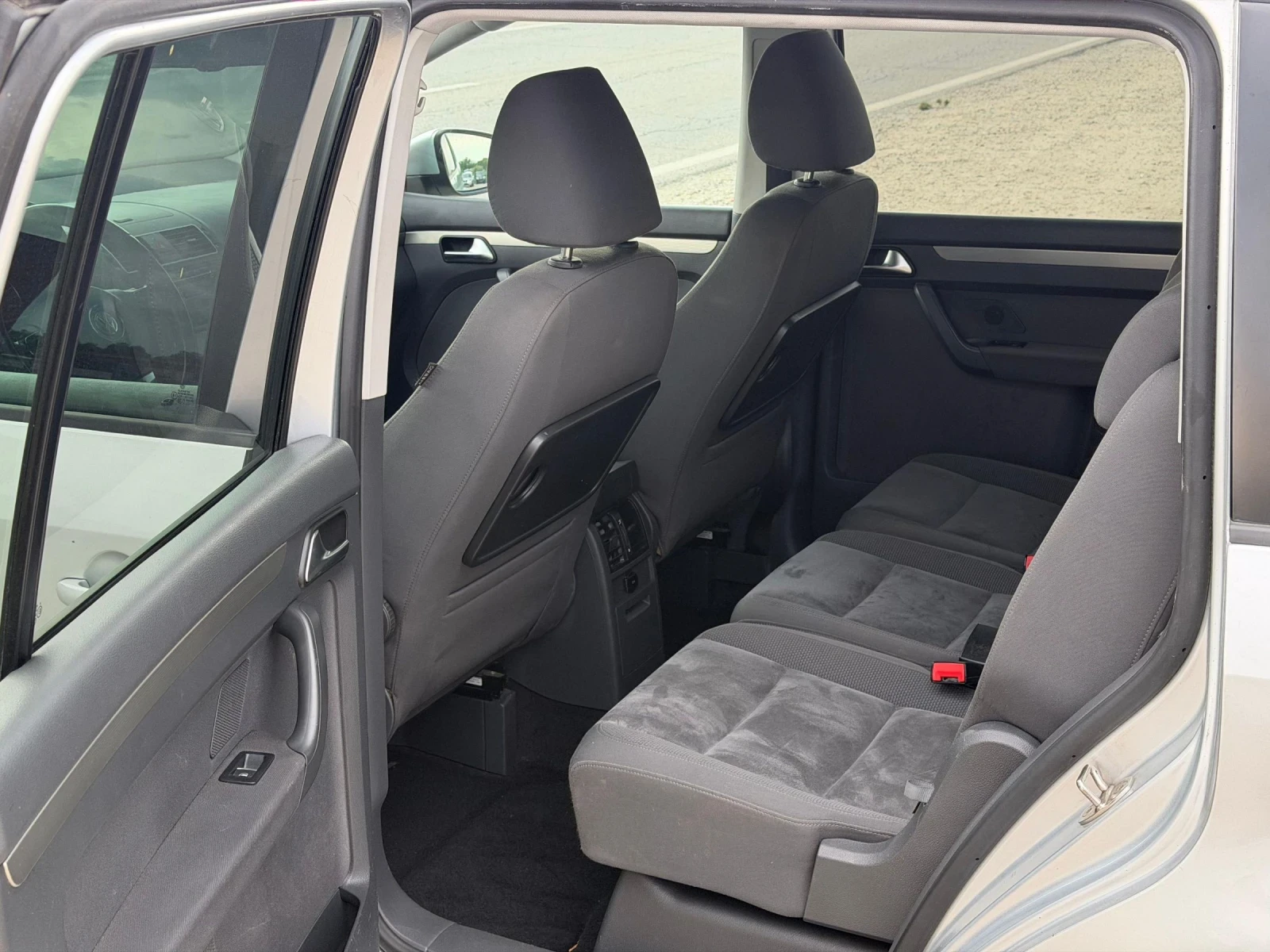 VW Touran 2.0TDI 140k.s AVTOMAT 7.MESTA..NABI | Mobile.bg � ����������� 10