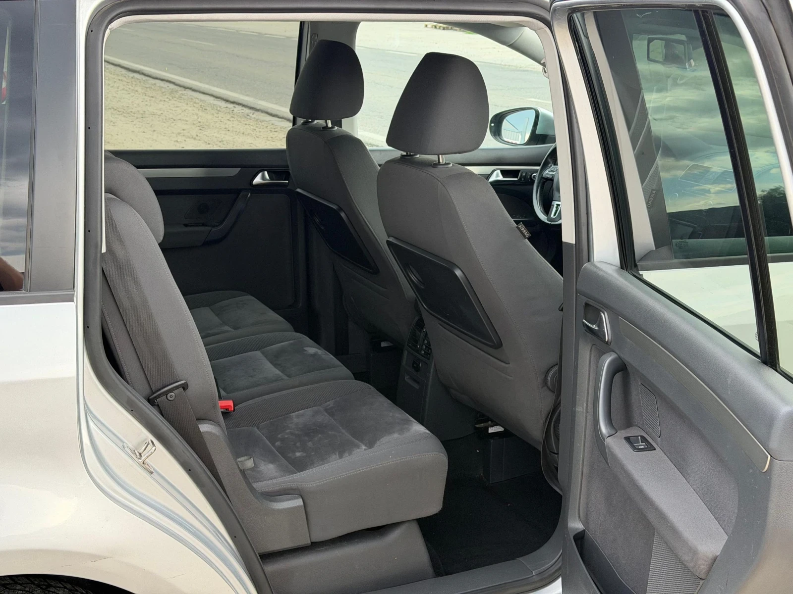 VW Touran 2.0TDI 140k.s AVTOMAT 7.MESTA..NABI | Mobile.bg � ����������� 12