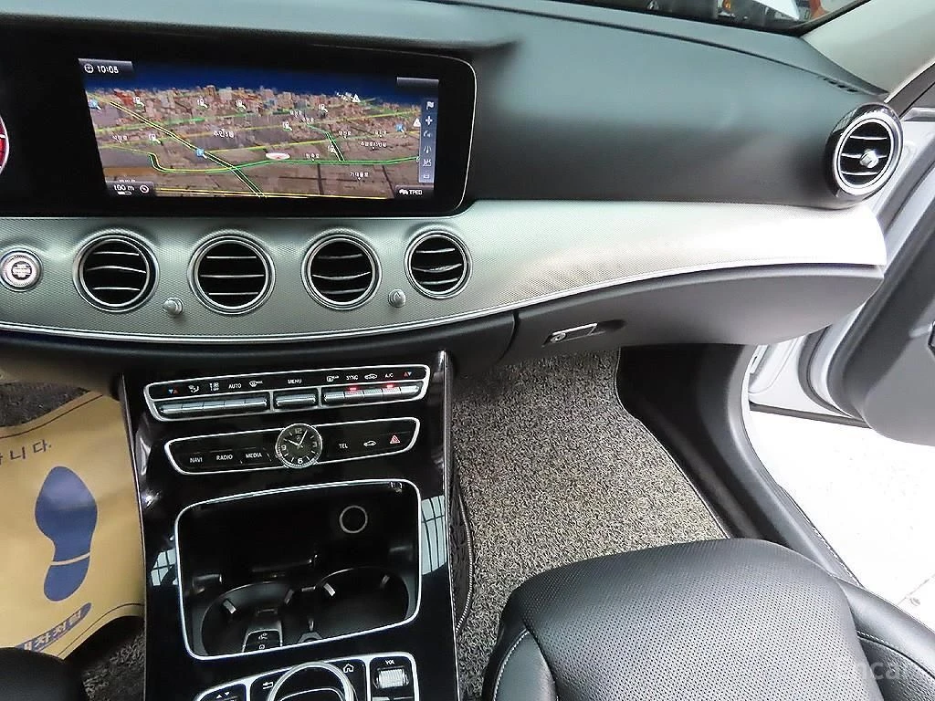 Mercedes-Benz E 300 Avantgarde* BURMESTER* DIGITAL* 360 CAM* ОБДУХВАНЕ, снимка 9 - Автомобили и джипове - 54895101