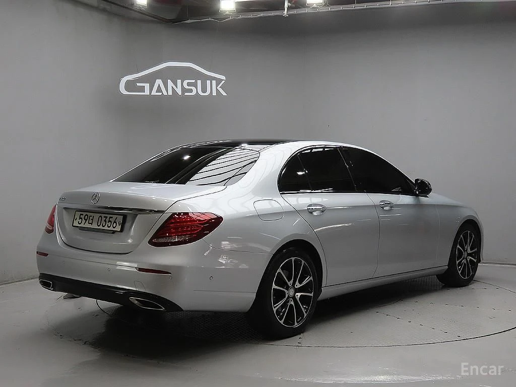 Mercedes-Benz E 300 Avantgarde* BURMESTER* DIGITAL* 360 CAM* ОБДУХВАНЕ, снимка 4 - Автомобили и джипове - 54895101