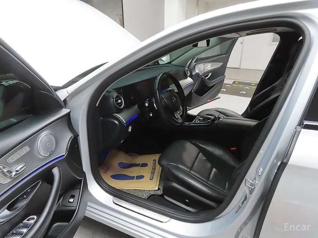 Mercedes-Benz E 300 Avantgarde* BURMESTER* DIGITAL* 360 CAM* ОБДУХВАНЕ, снимка 6 - Автомобили и джипове - 54895101