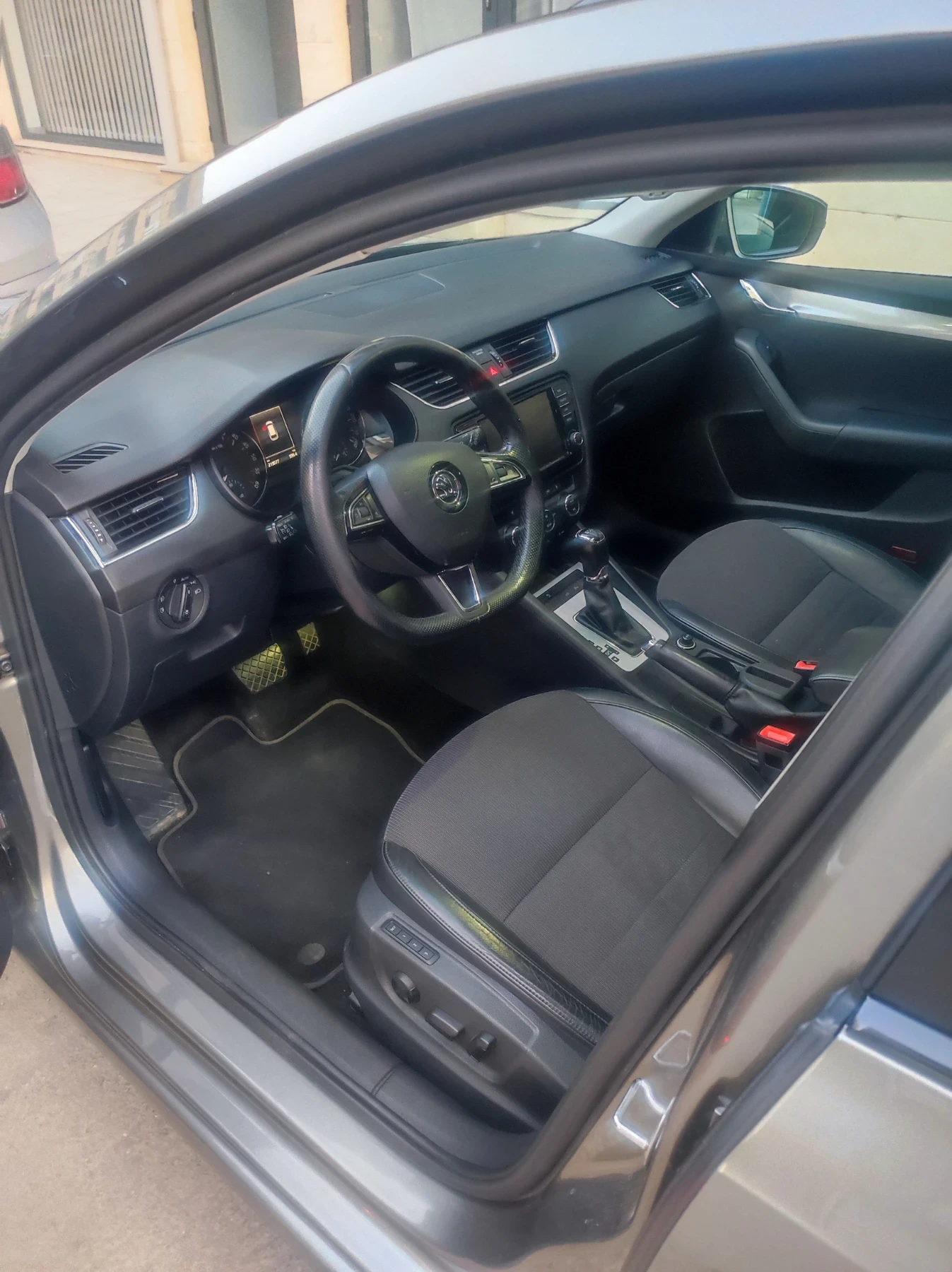 Skoda Octavia 2.0 TDI DSG, снимка 8 - Автомобили и джипове - 55617394