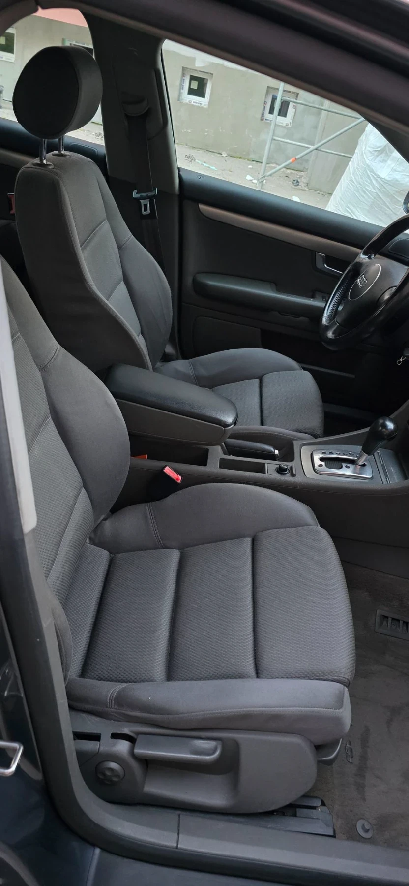 Audi A4 2.0i Автомат, снимка 12 - Автомобили и джипове - 56243647