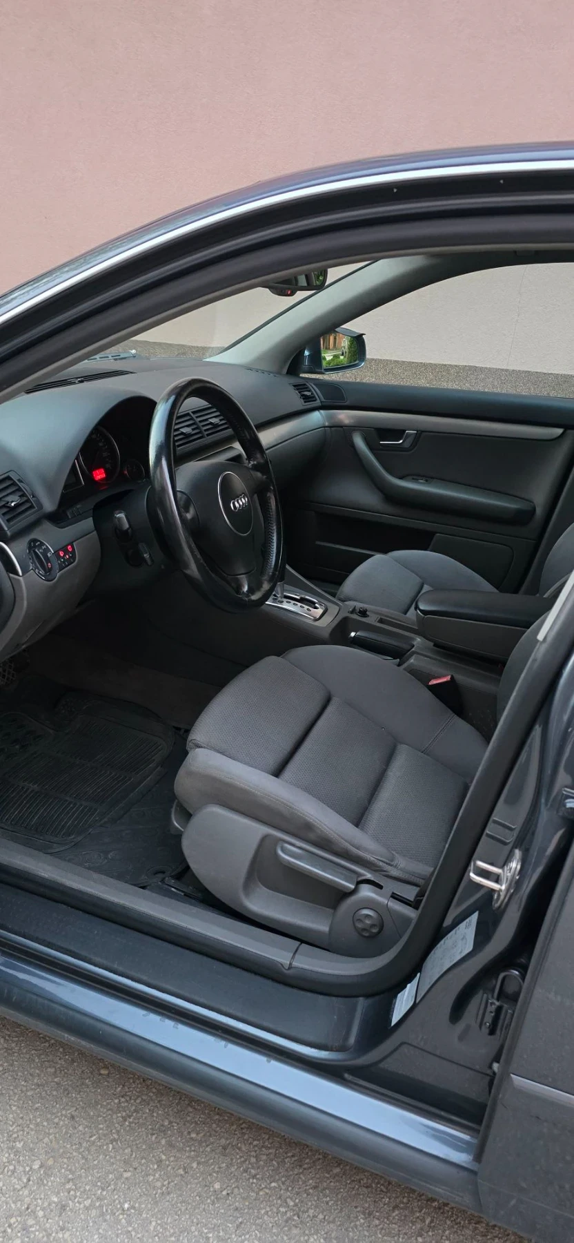 Audi A4 2.0i Автомат, снимка 15 - Автомобили и джипове - 56243647