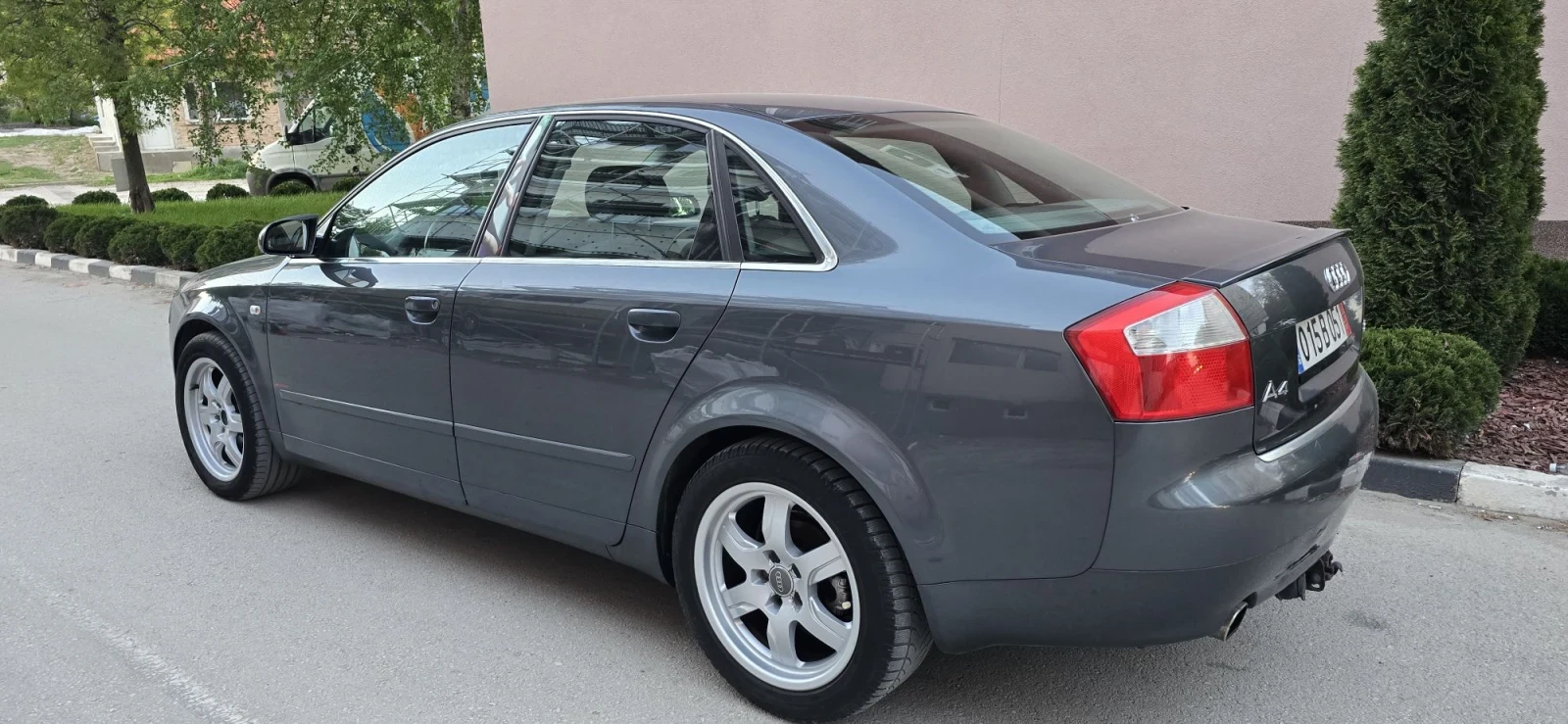 Audi A4 2.0i Автомат, снимка 3 - Автомобили и джипове - 56243647