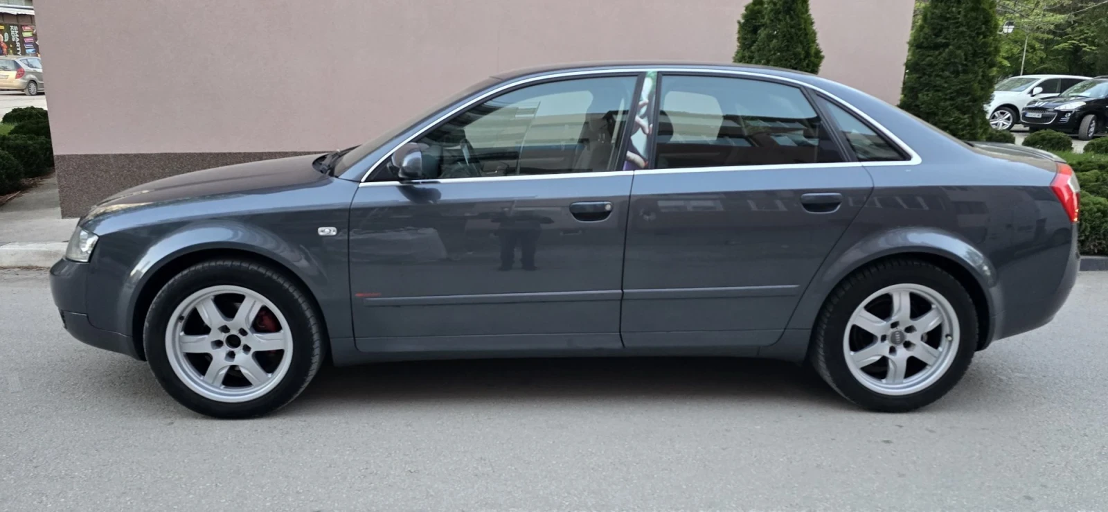 Audi A4 2.0i Автомат, снимка 2 - Автомобили и джипове - 56243647
