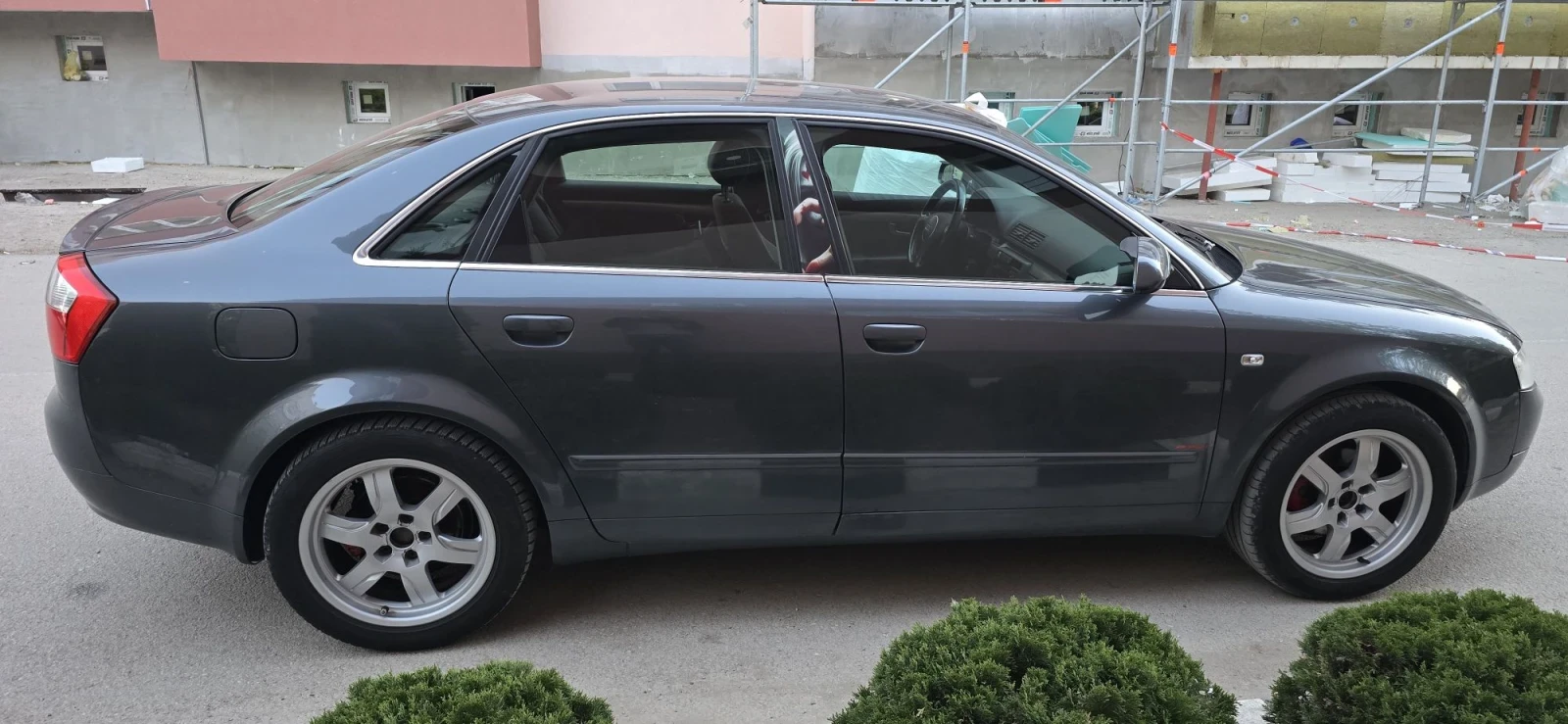 Audi A4 2.0i Автомат, снимка 6 - Автомобили и джипове - 56243647