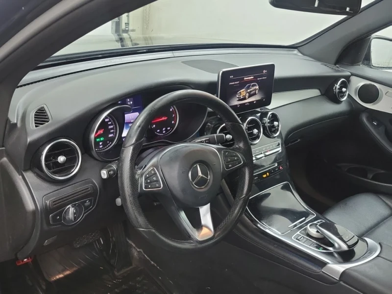 Mercedes-Benz GLC 300 AMG-line* 360View* Пано* Подгрев, снимка 8 - Автомобили и джипове - 52849140