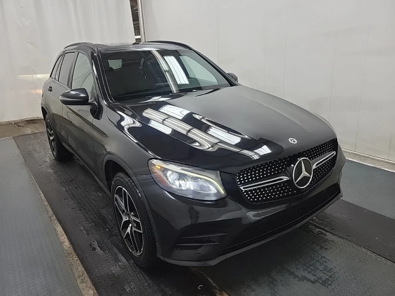 Mercedes-Benz GLC 300 AMG-line* 360View* Пано* Подгрев, снимка 3 - Автомобили и джипове - 52849140