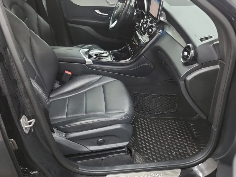 Mercedes-Benz GLC 300 AMG-line* 360View* Пано* Подгрев, снимка 14 - Автомобили и джипове - 52849140