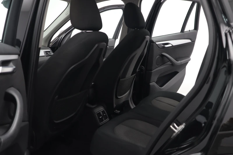 BMW X1 18d / sDrive / LED, снимка 10 - Автомобили и джипове - 53203457