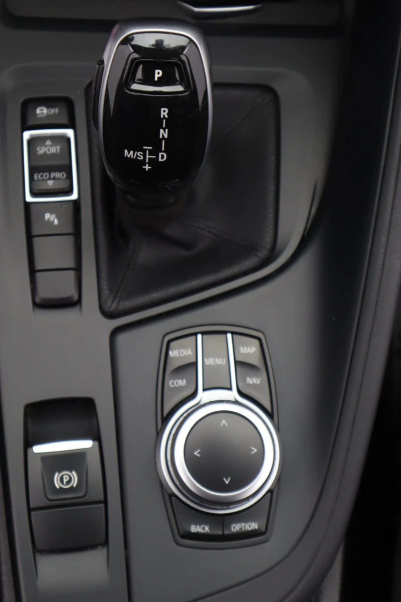 BMW X1 18d / sDrive / LED, снимка 15 - Автомобили и джипове - 53203457