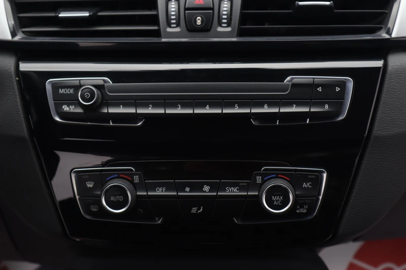 BMW X1 18d / sDrive / LED, снимка 14 - Автомобили и джипове - 53203457