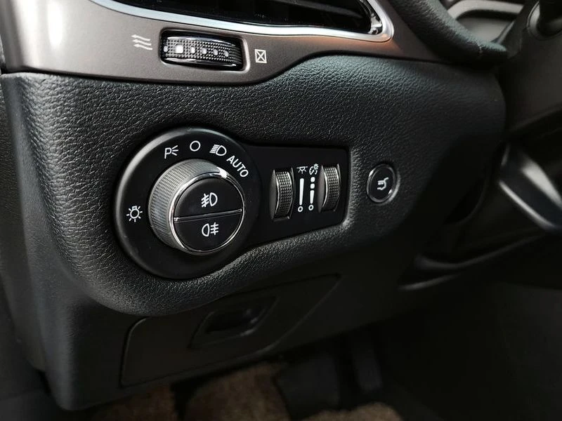 Jeep Cherokee 2.4 B Automatic, снимка 16 - Автомобили и джипове - 55954137