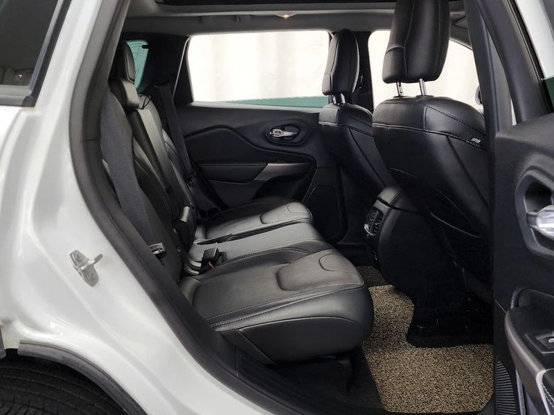 Jeep Cherokee 2.4 B Automatic, снимка 12 - Автомобили и джипове - 55954137