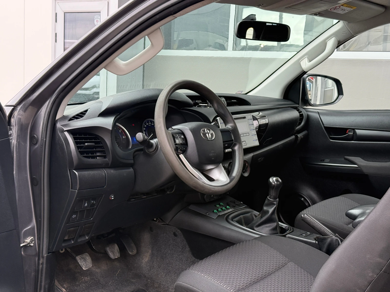 Toyota Hilux N1, снимка 9 - Автомобили и джипове - 52727207