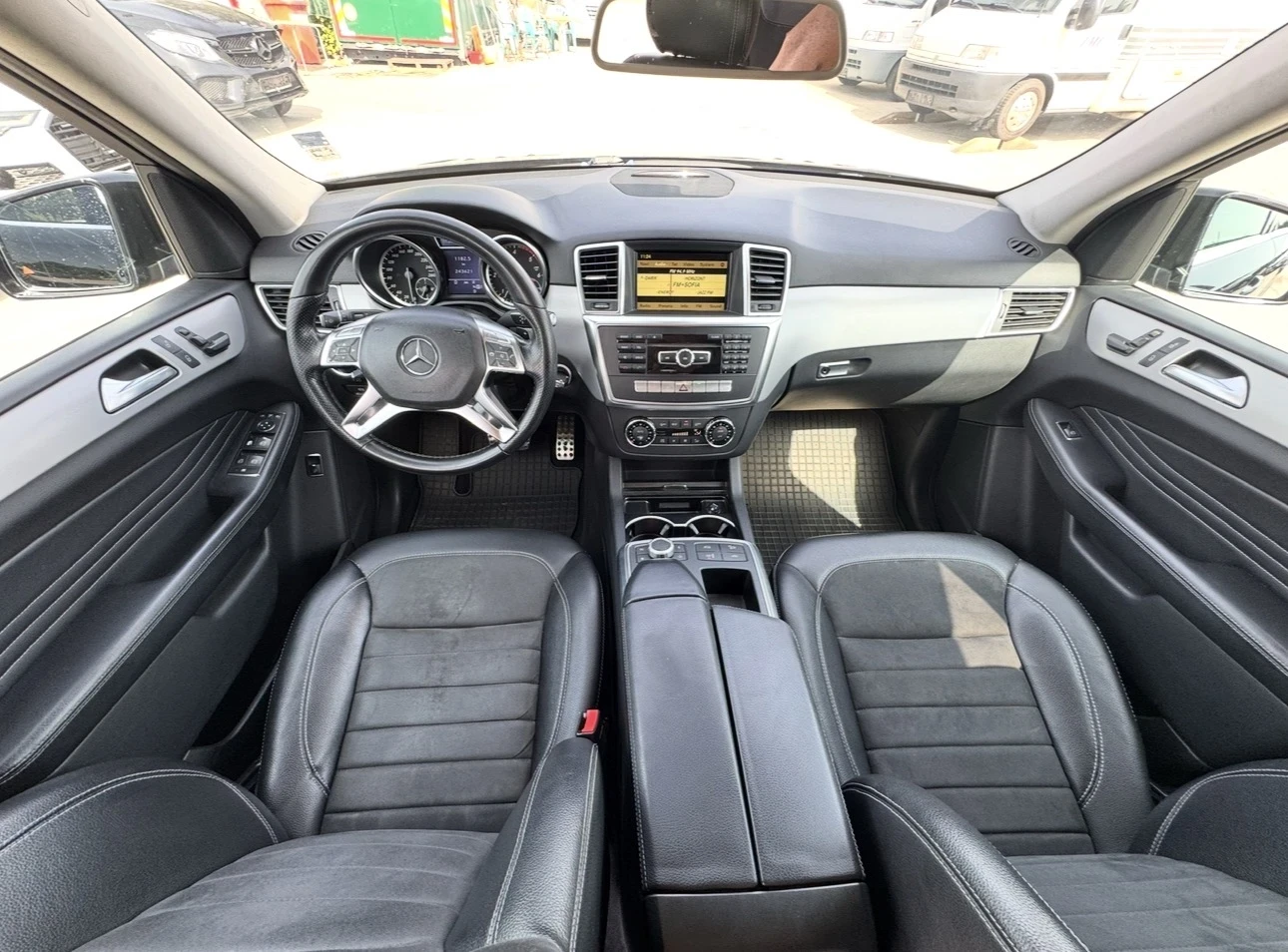 Mercedes-Benz ML 350 DISTRONIC / КАМЕРА / FULL LED / AIR MARIC / 4MATIC, снимка 9 - Автомобили и джипове - 55841071