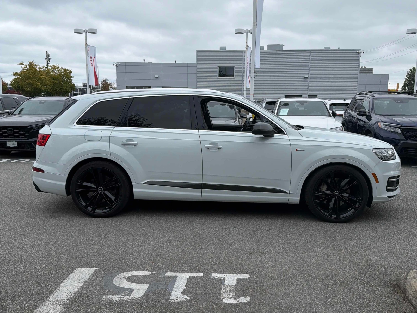 Audi Q7  PROGRESSIV / ОБДУХВАНЕ / 360 / АВТОКРЕДИТ , снимка 17 - Автомобили и джипове - 56071559
