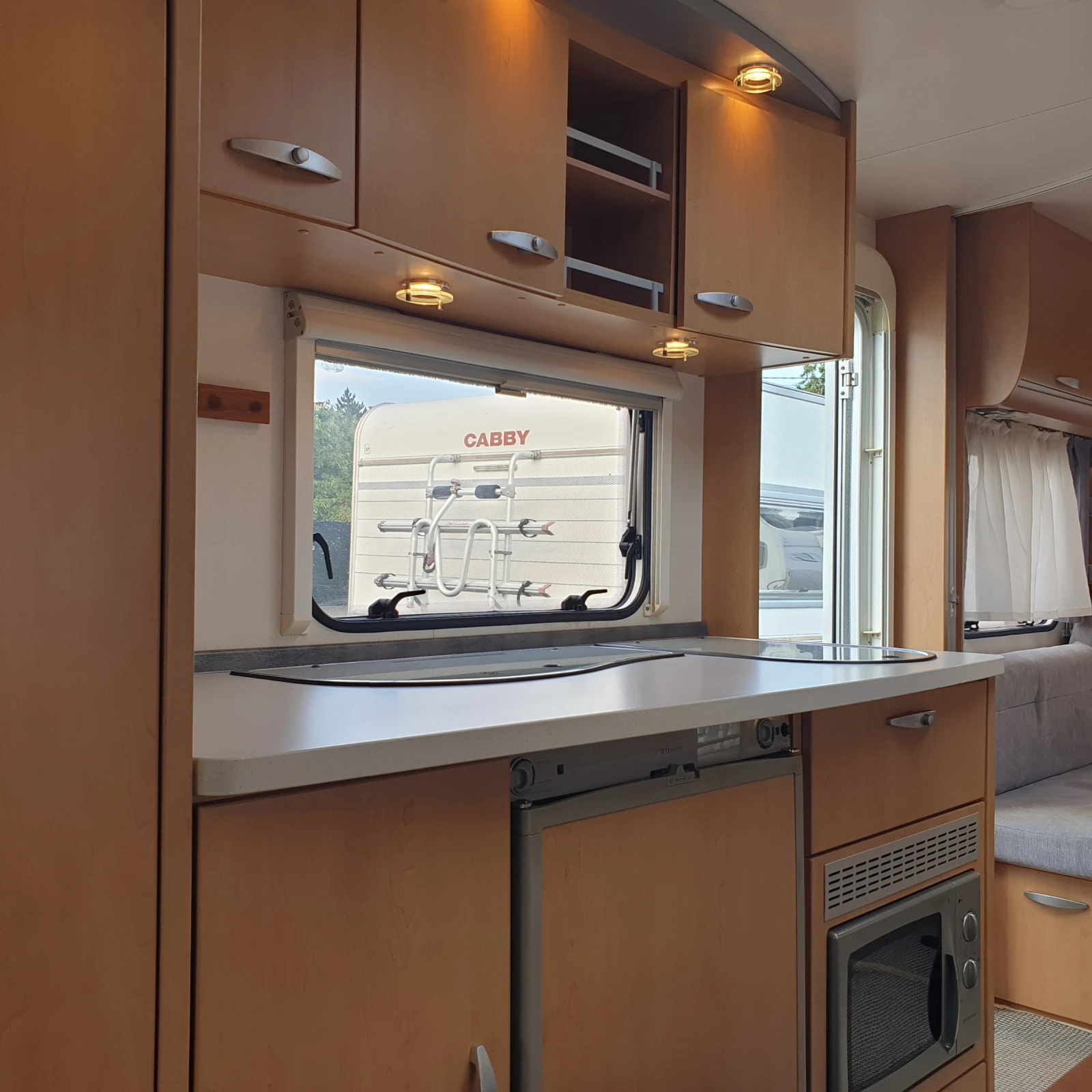 Каравана Knaus  SUDWIND 650 FSK, снимка 11 - Каравани и кемпери - 55617533