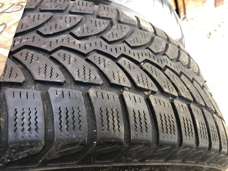 Гуми Зимни 225/60R17, снимка 2 - Гуми и джанти - 46829771