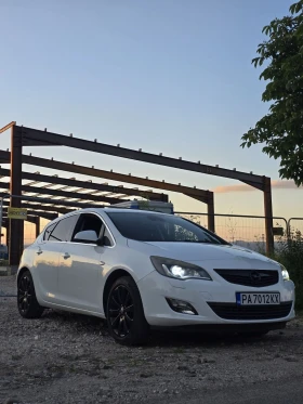 Opel Astra 1.4 101к.с., снимка 1