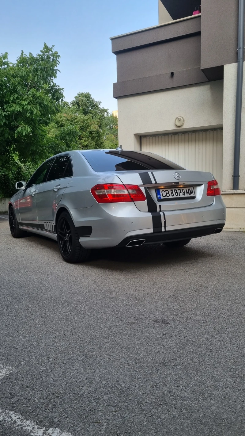 Mercedes-Benz E 220, снимка 4 - Автомобили и джипове - 47454463