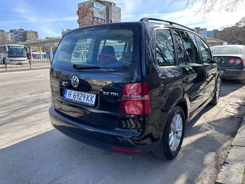 VW Touran 2.0 TDI, снимка 4 - Автомобили и джипове - 49414624