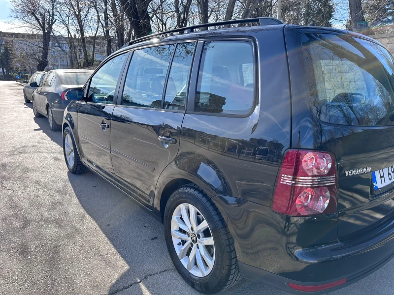 VW Touran 2.0 TDI, снимка 2 - Автомобили и джипове - 49414624