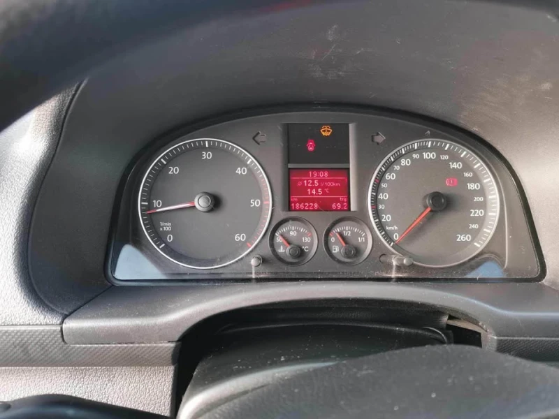 VW Caddy LIFE, снимка 10 - Автомобили и джипове - 53214029