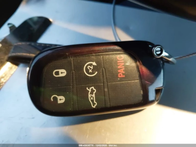 Dodge Challenger 5.7L V-8 VVT, 372HP Rear Wheel Drive, снимка 3 - Автомобили и джипове - 53215037