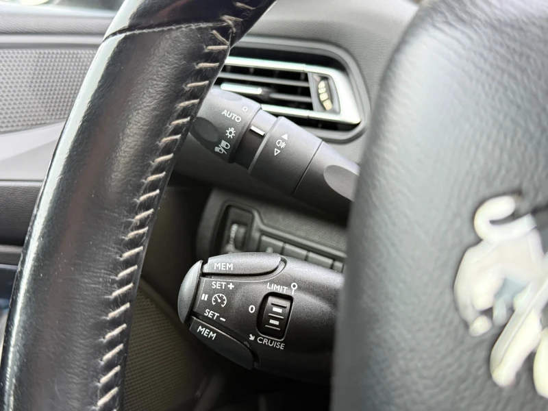 Peugeot 308 1.6blueHdi* 2017г* Автоматик* Нова* 172.000КМ* Топ, снимка 14 - Автомобили и джипове - 53435931