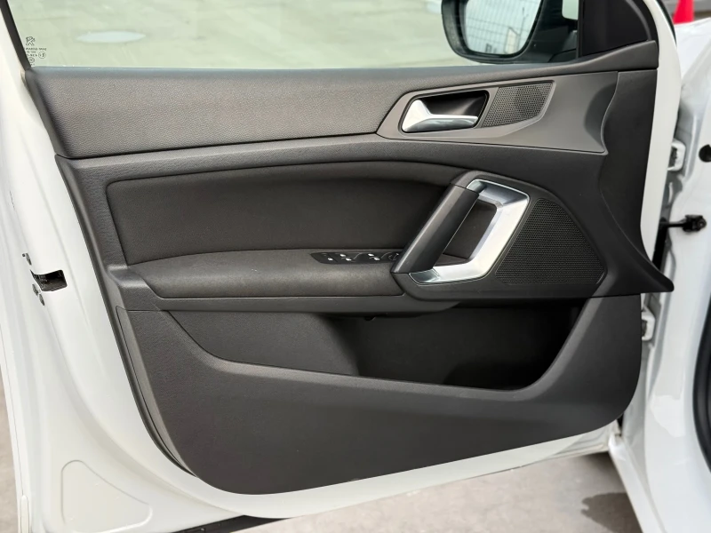 Peugeot 308 1.6blueHdi* 2017г* Автоматик* Нова* 172.000КМ* Топ, снимка 8 - Автомобили и джипове - 53435931