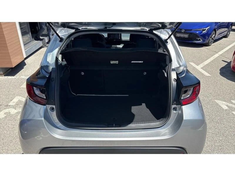 Toyota Yaris 1.5HSD DYNAMIC, снимка 10 - Автомобили и джипове - 54937421