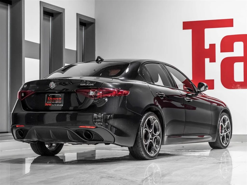 Alfa Romeo Giulia Veloce * CARFAX * АвтоКредит* (ЦЕНА ДО БГ) - изображение 3