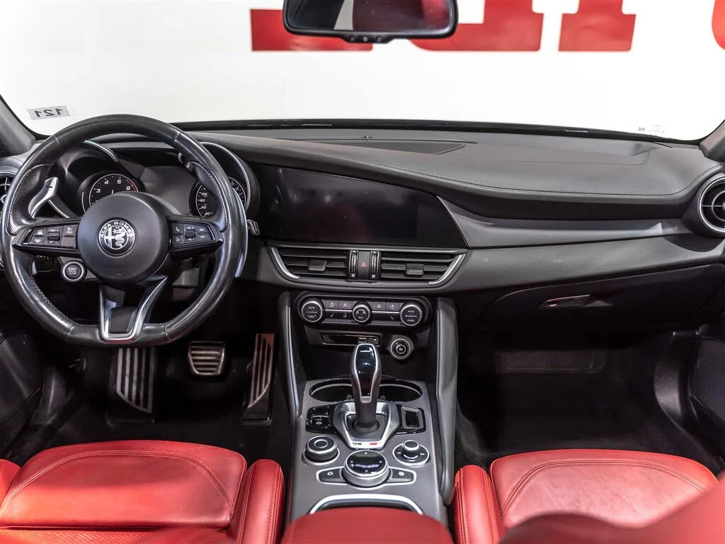 Alfa Romeo Giulia Veloce * CARFAX * АвтоКредит* (ЦЕНА ДО БГ) - изображение 8