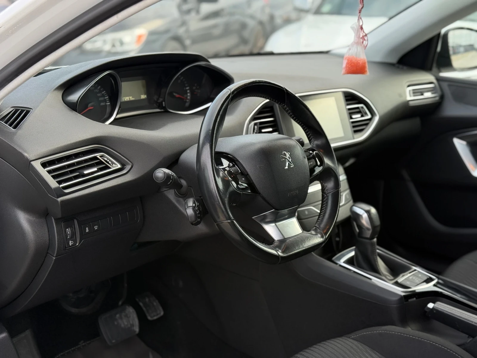 Peugeot 308 1.6blueHdi* 2017г* Автоматик* Нова* 172.000КМ* Топ - изображение 7