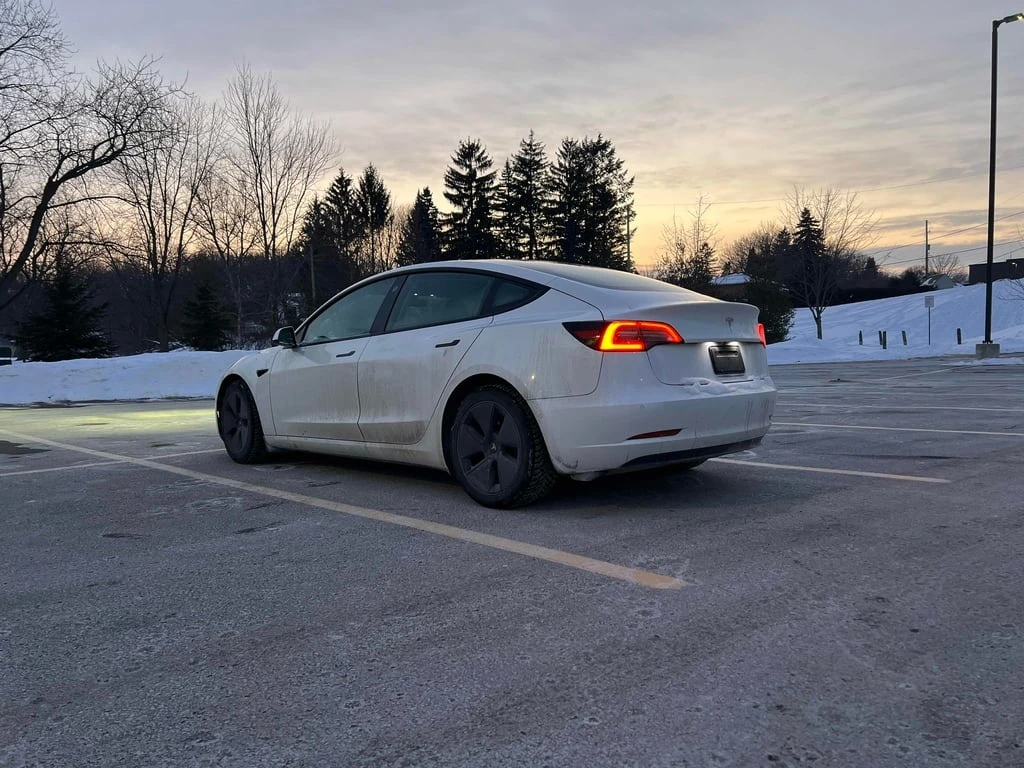 Tesla Model 3  * CARFAX * НАПЪЛНО АВТОНОМНА - изображение 8