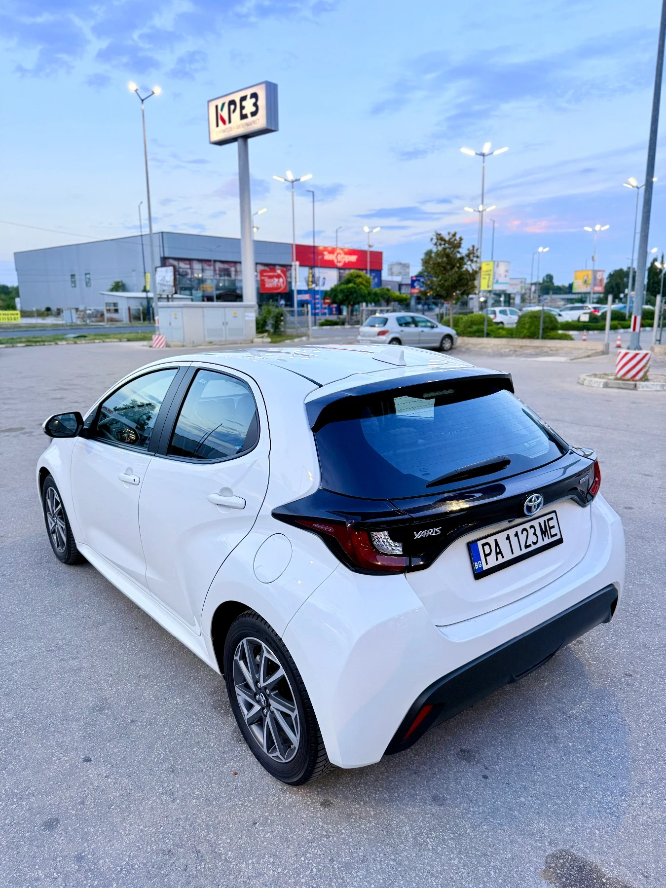 Toyota Yaris 1.5 Hybrid 2023 | 63 000 км | Гаранция | CarPlay, снимка 6 - Автомобили и джипове - 53712799
