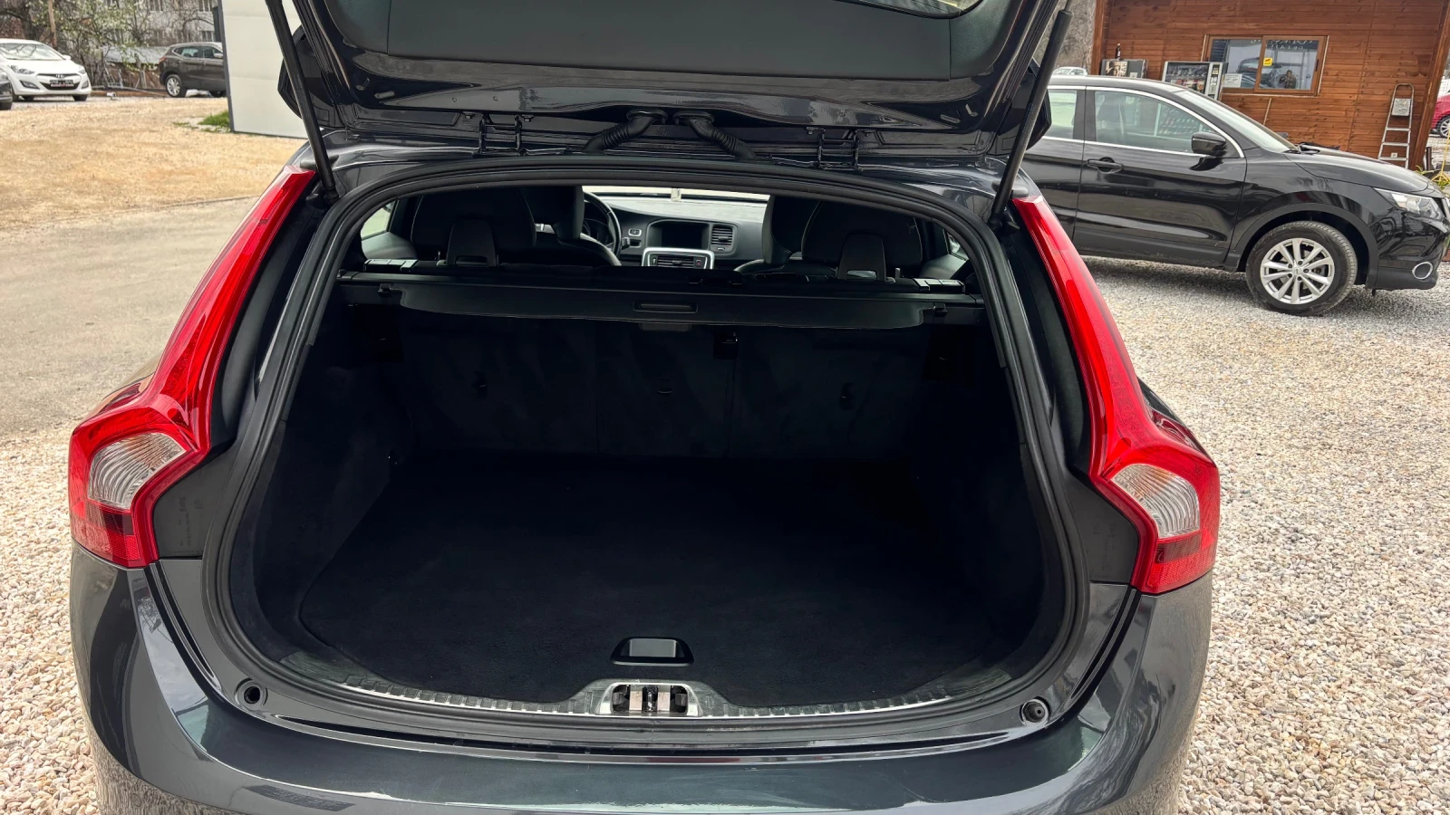 Volvo V60 Cross Country Cross County Автомат 4х4 Внос от Италия, снимка 9 - Автомобили и джипове - 53985493