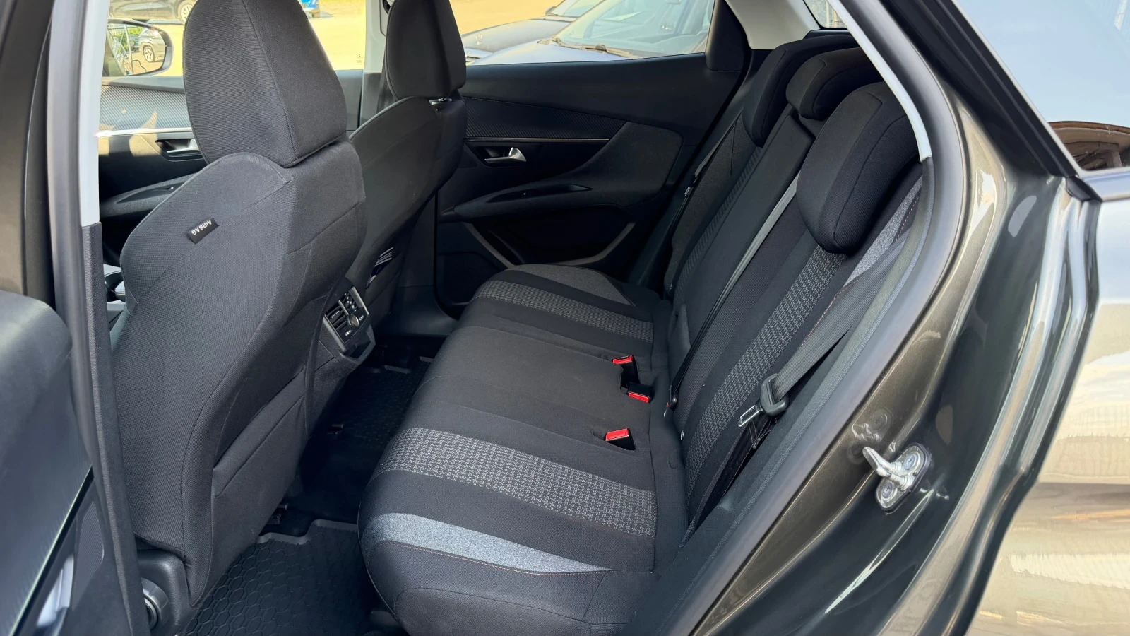 Peugeot 3008 1.5HDI EAT8, снимка 11 - Автомобили и джипове - 54683450
