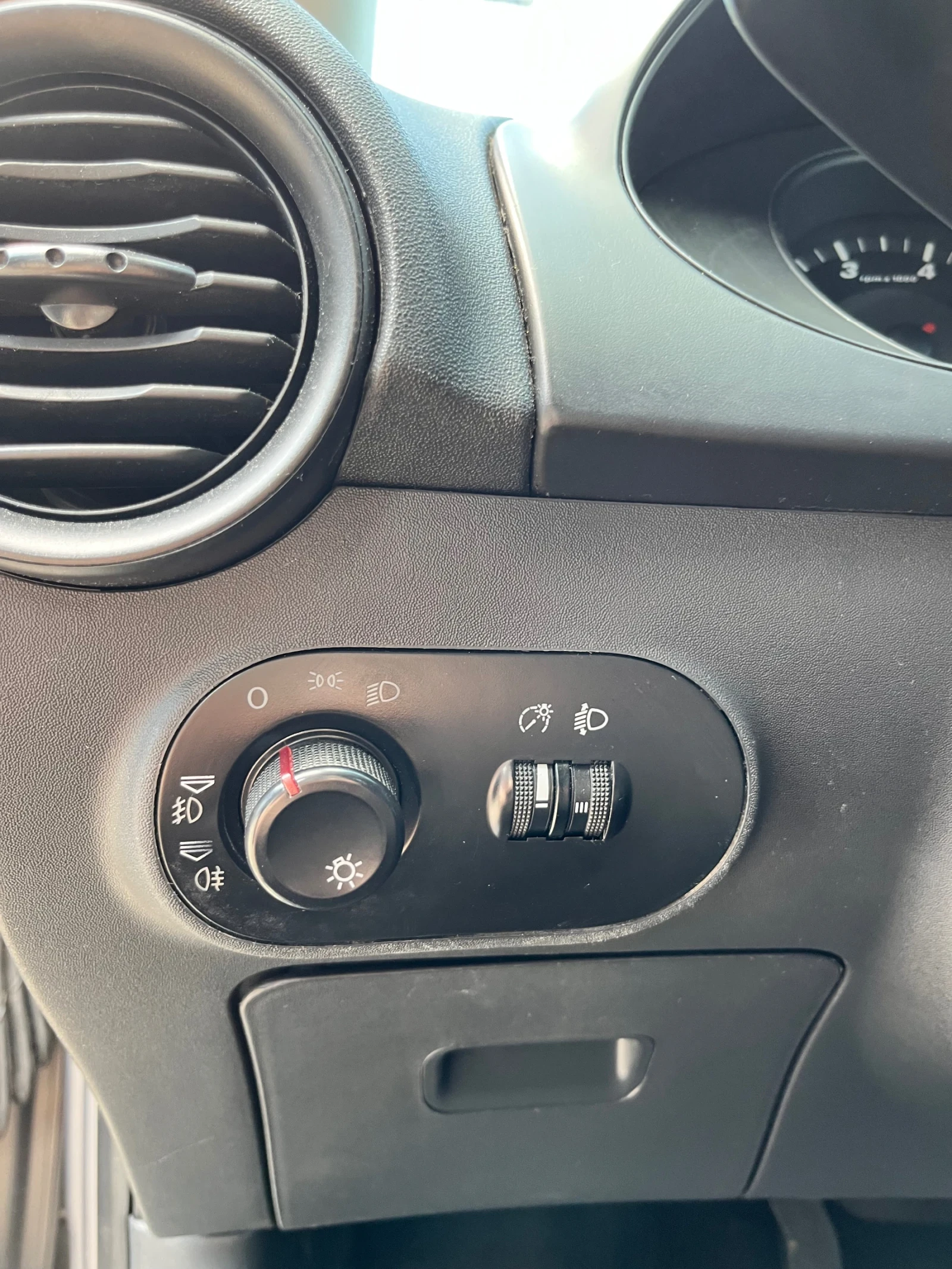 Seat Ibiza, снимка 13 - Автомобили и джипове - 54802318