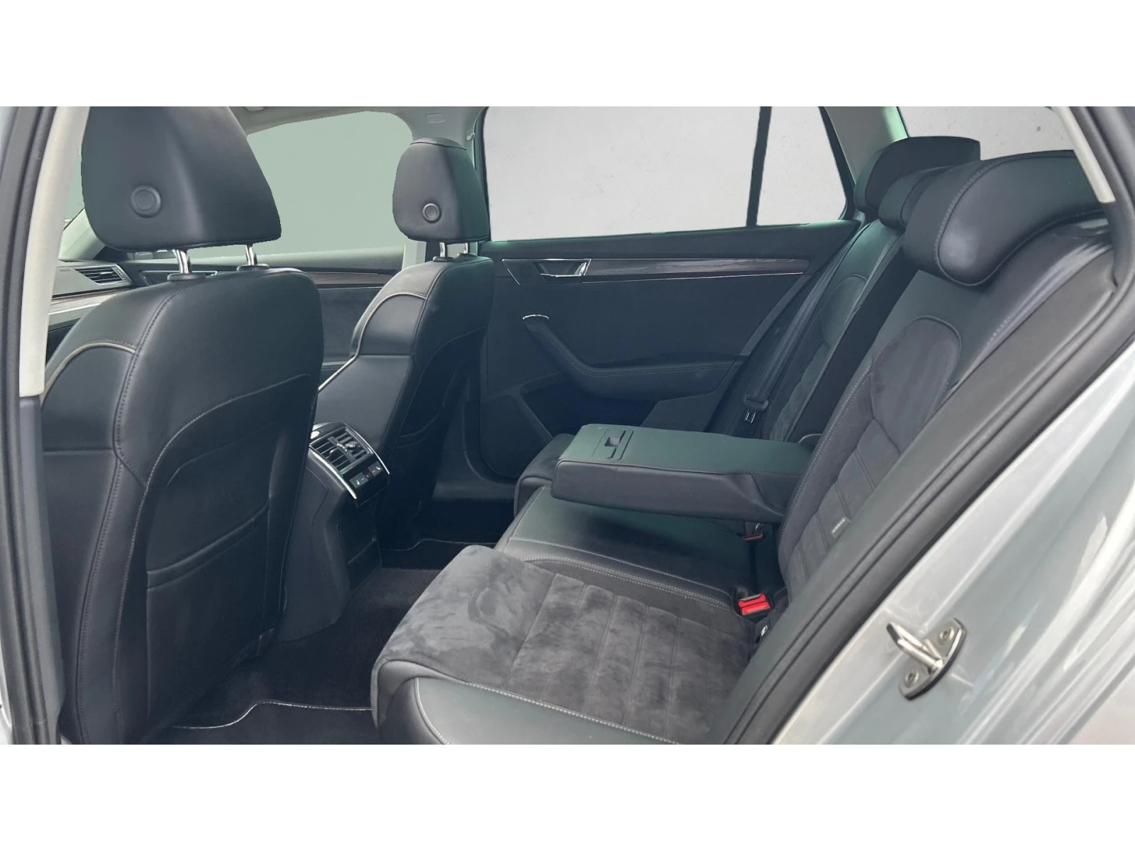 Skoda Superb  Scout 2.0 TSi  4x4 , Месечна вноска от 399  , снимка 12 - Автомобили и джипове - 54925308