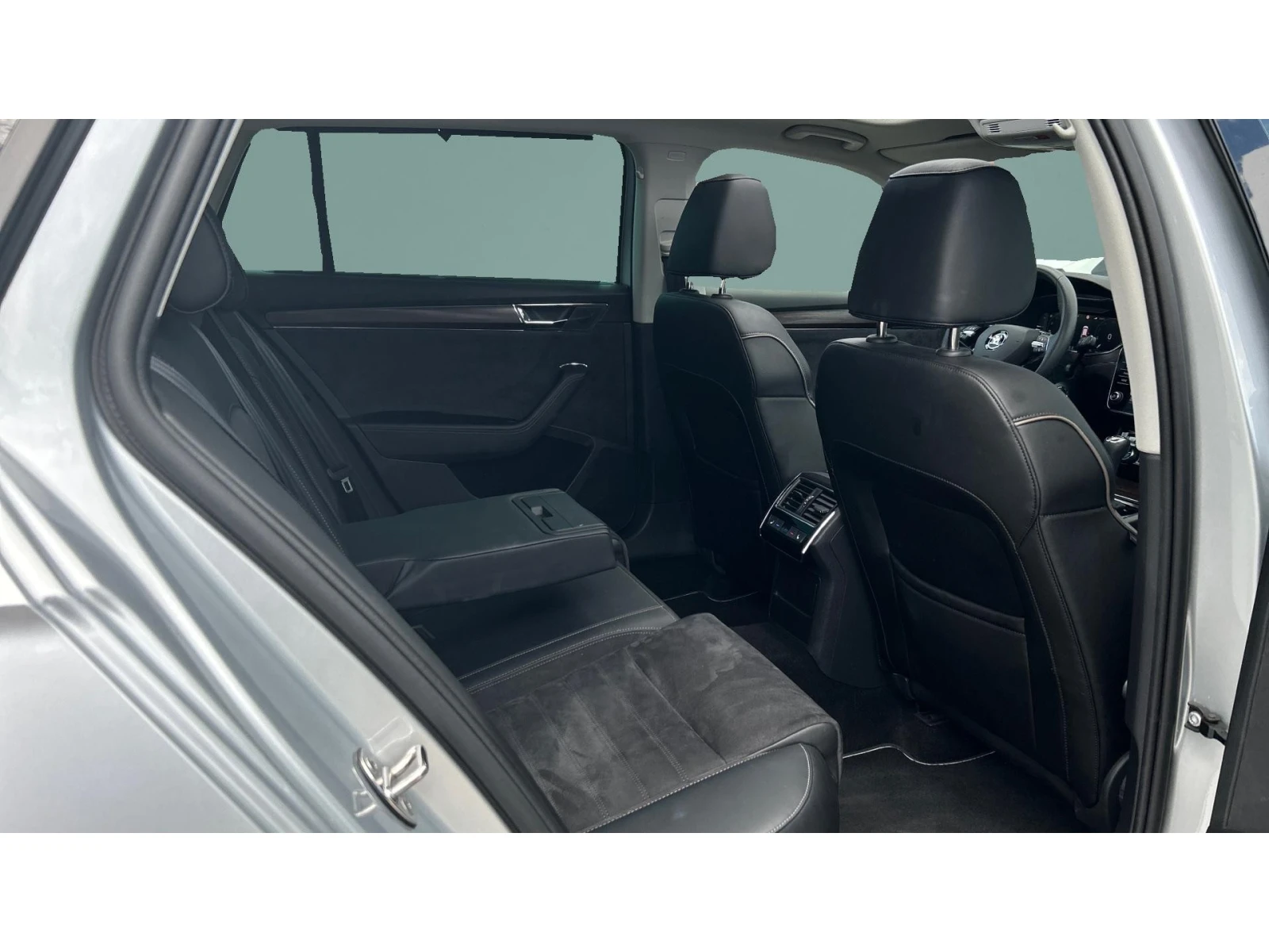 Skoda Superb  Scout 2.0 TSi  4x4 , Месечна вноска от 399  , снимка 9 - Автомобили и джипове - 54925308