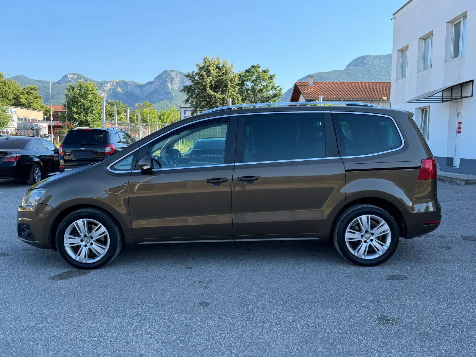 Seat Alhambra 2.0TDI DSG 7МЕСТА, снимка 2 - Автомобили и джипове - 55052219