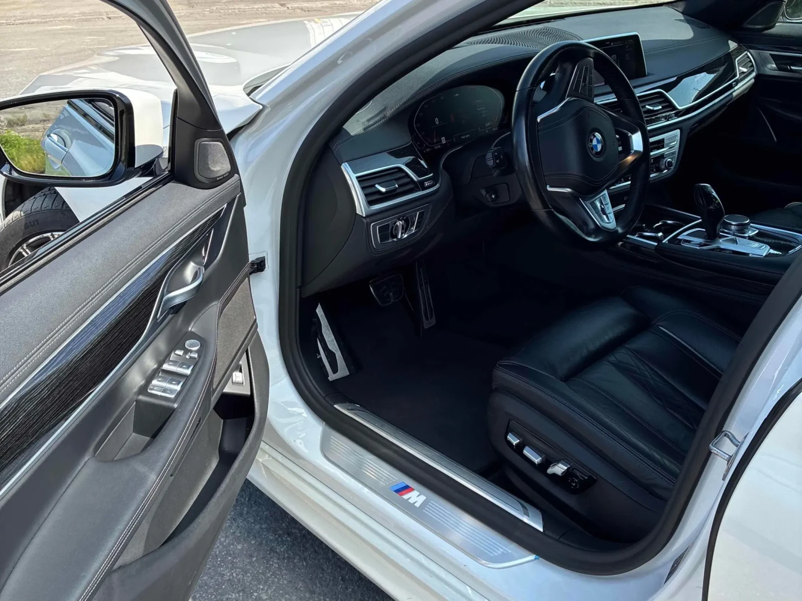 BMW 750 750i xDrive  CARFAX, снимка 5 - Автомобили и джипове - 55691171