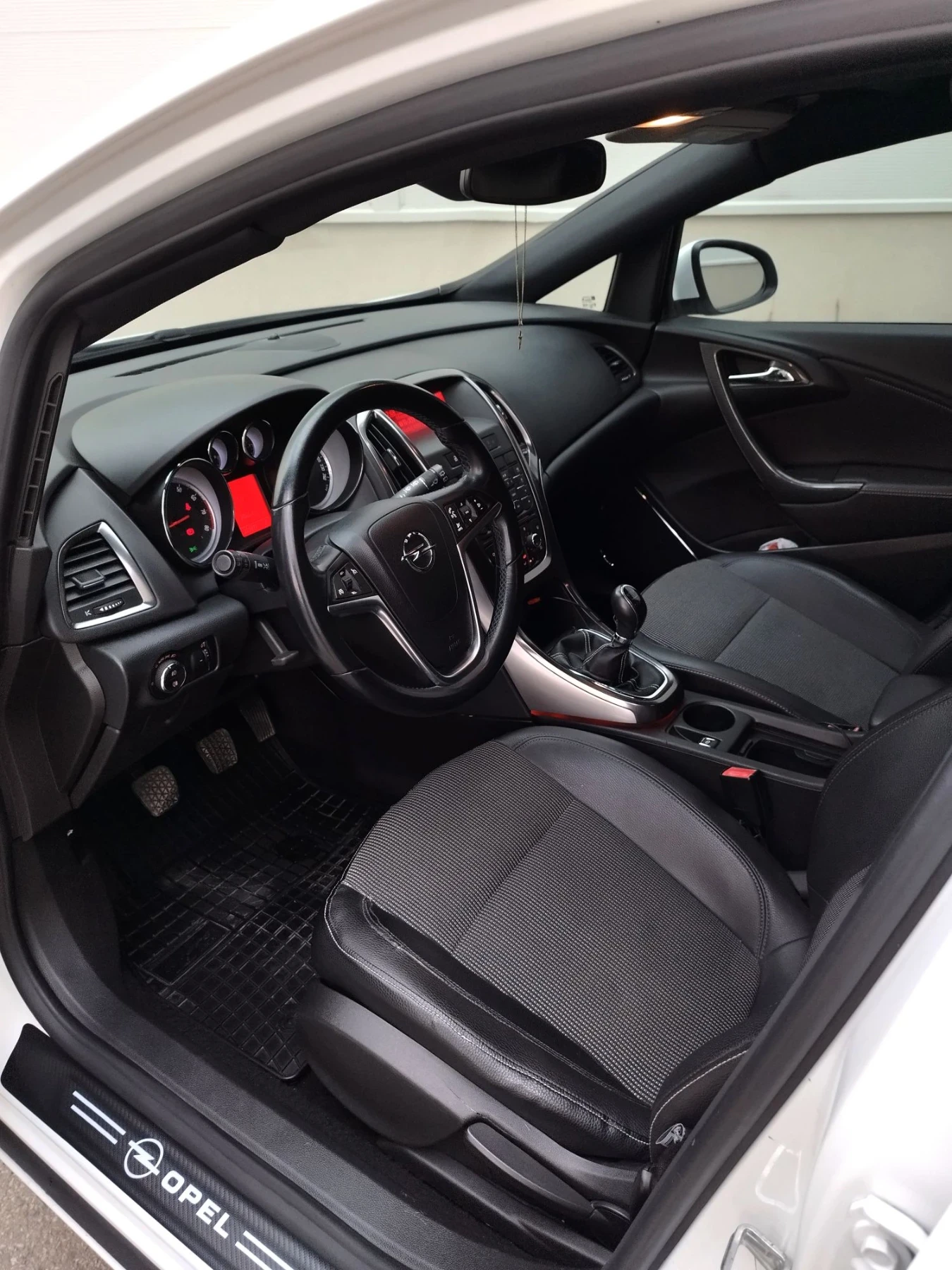 Opel Astra 1.4 101к.с., снимка 8 - Автомобили и джипове - 55881827